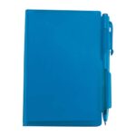 Block de notas con bolígrafo azul, artículos promocionales con equilibrio entre estética, funcionalidad y duración