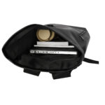 Merchandising empresarial con terminados y colores institucionales, mochila jornet negro