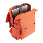 Mochila skadi naranja, línea práctica de artículos publicitarios para distintos entornos laborales