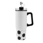Artículos de merchandising empresarial disponibles con entregas nacionales, termo soccer blanco y negro