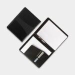 Merchandising empresarial que proyecta orden, calidad y constancia visual, carpeta century